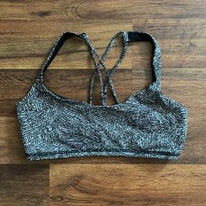 Lululemon sports bra size 6